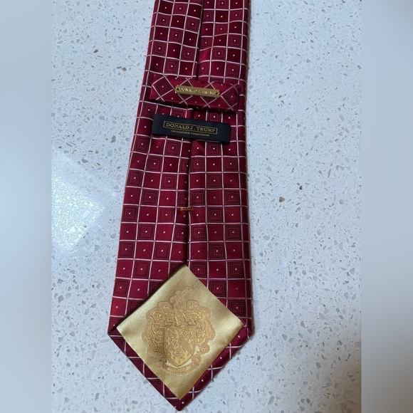 Donald J. Trump Other - Donald Trump Signature Collection 100% silk tie RN 121148